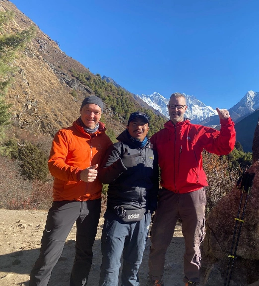 trekkers heading to everest base camp
